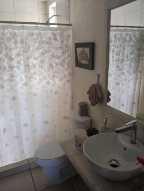 Luxury 2 bedroom apartment with king bed and pool